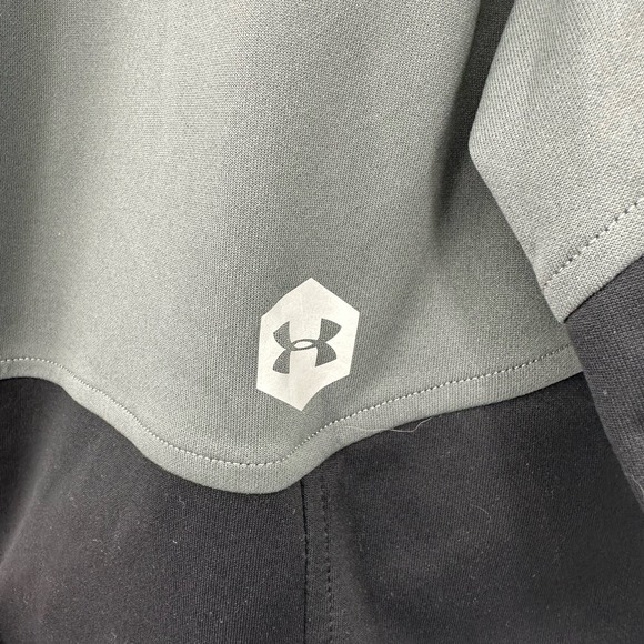 Under Armour size small zip up lightweight jacket gray black powered by celliant - Picture 3 of 6